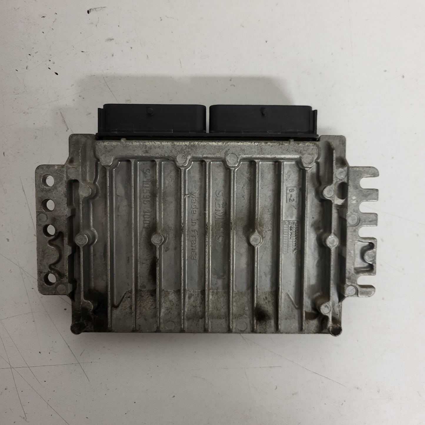 RENAULT CLIO ECU / S110115000 / S110115000B / 32N / 8200162378 / 8200029658 / SIEMENS