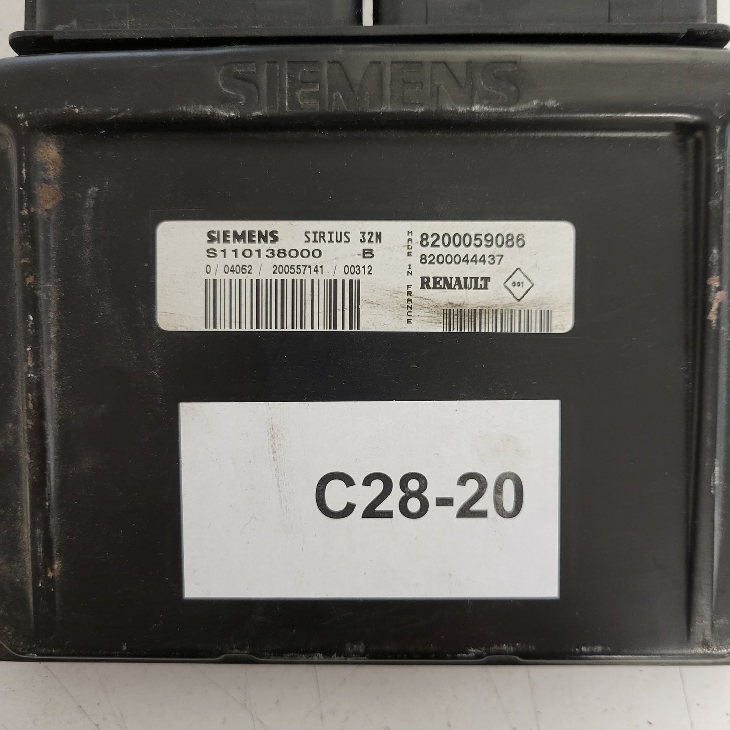 RENAULT ECU / S110138000 / S110138000C / 32N / 8200059086 / 8200044437 / SIEMENS