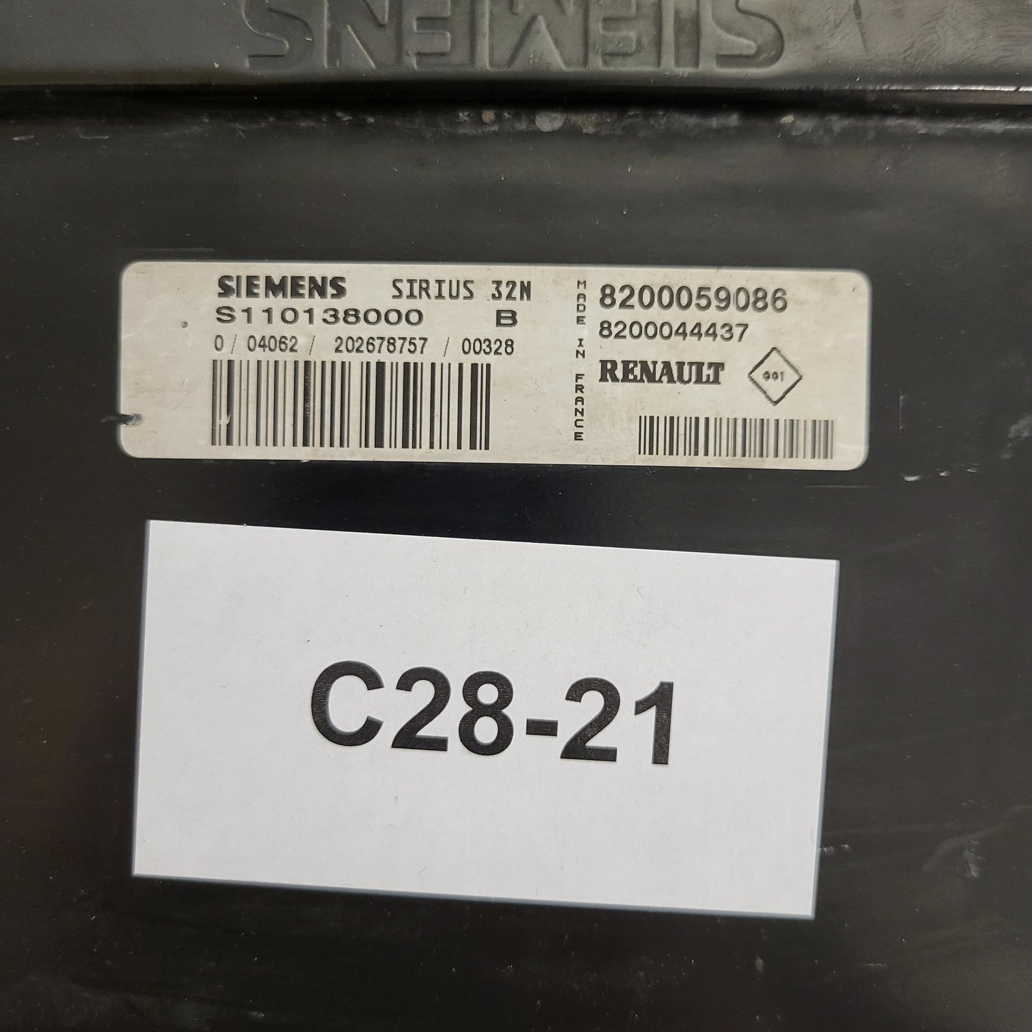 RENAULT ECU / S110138000 / S110138000C / 32N / 8200059086 / 8200044437 / SIEMENS