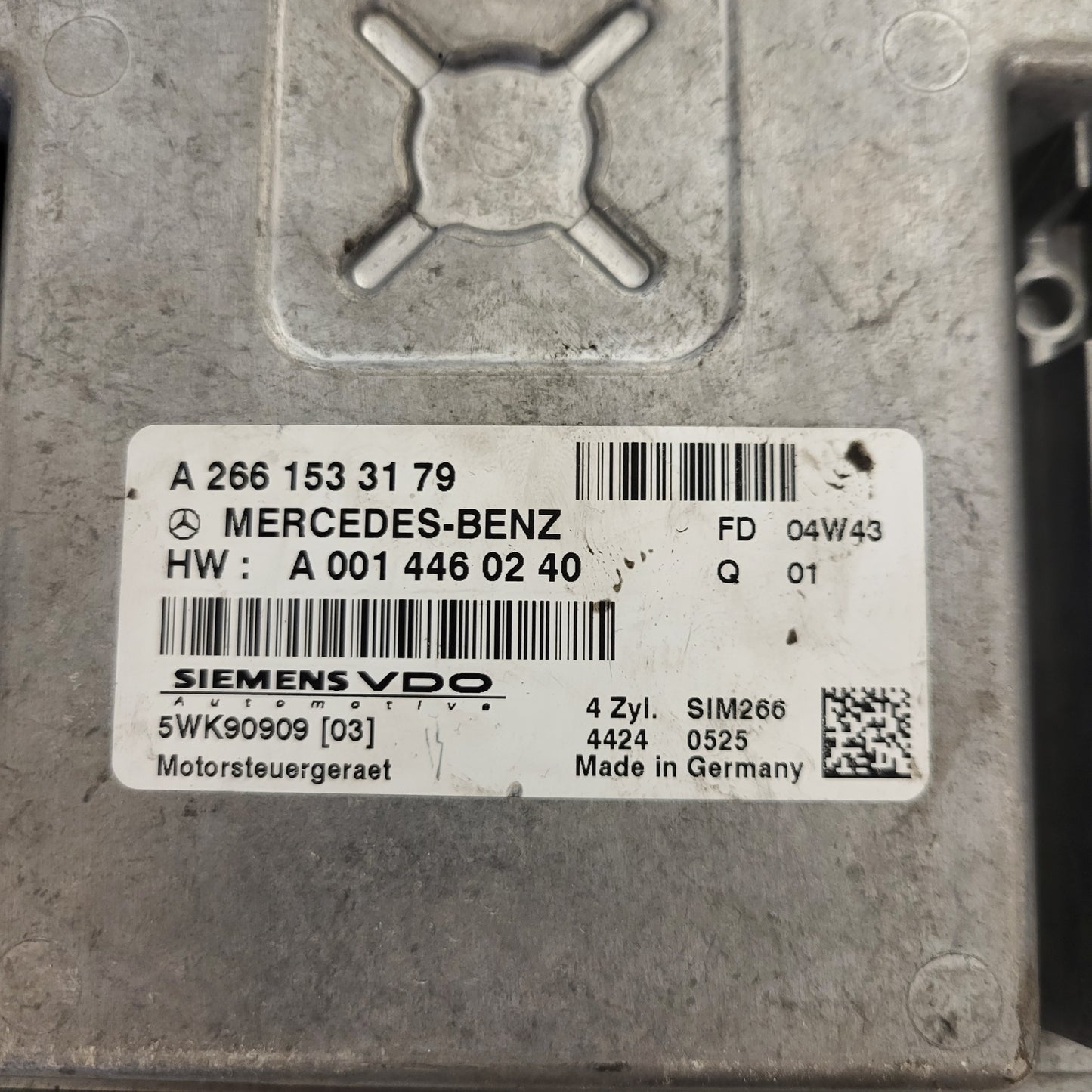 MERCEDES A W169 ECU / 51779335 / A0014460240 / 5WK90909 / SIM266 / SIEMENS