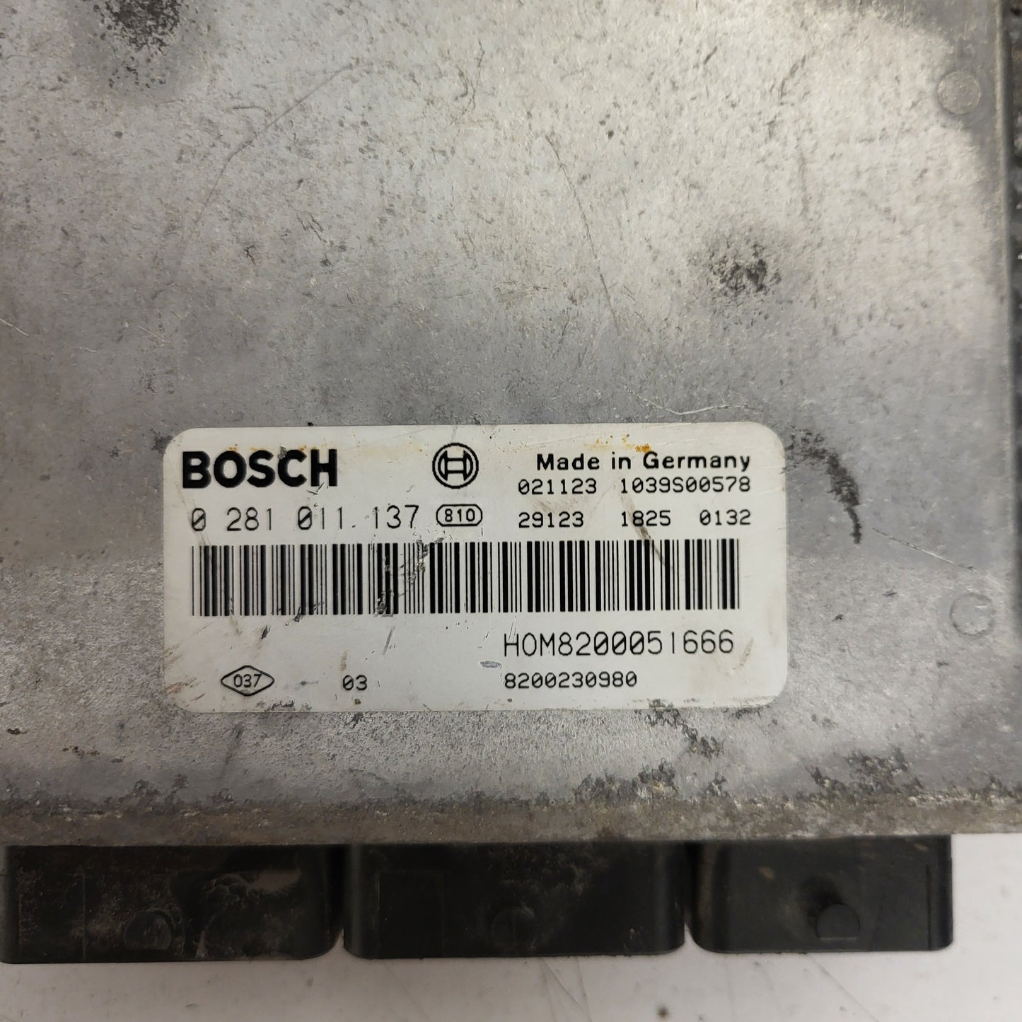 RENAULT KANGOO ECU / 0281011137 / 8200051666 / 8200230980 / BOSCH