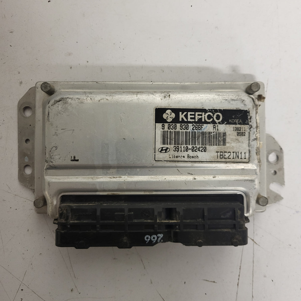 HYUNDAI GETZ ECU / 39110-02420 / 9030930266F / TBE2IN11 / KEFICO - C34-01 - 1