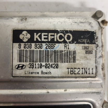 HYUNDAI GETZ ECU / 39110-02420 / 9030930266F / TBE2IN11 / KEFICO - C34-01 - 2