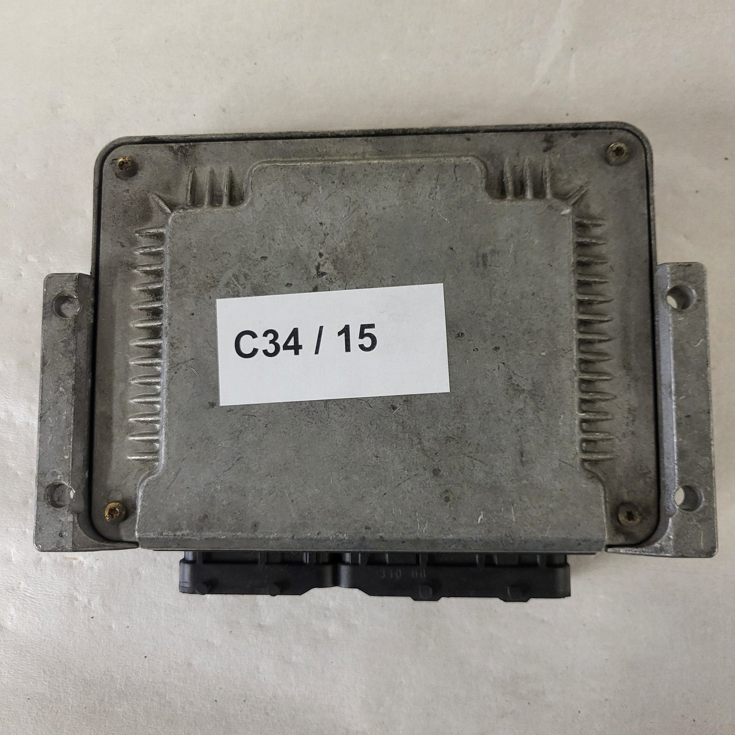 ALFA 147 ECU / 0281010332 / 55185365 / BOSCH