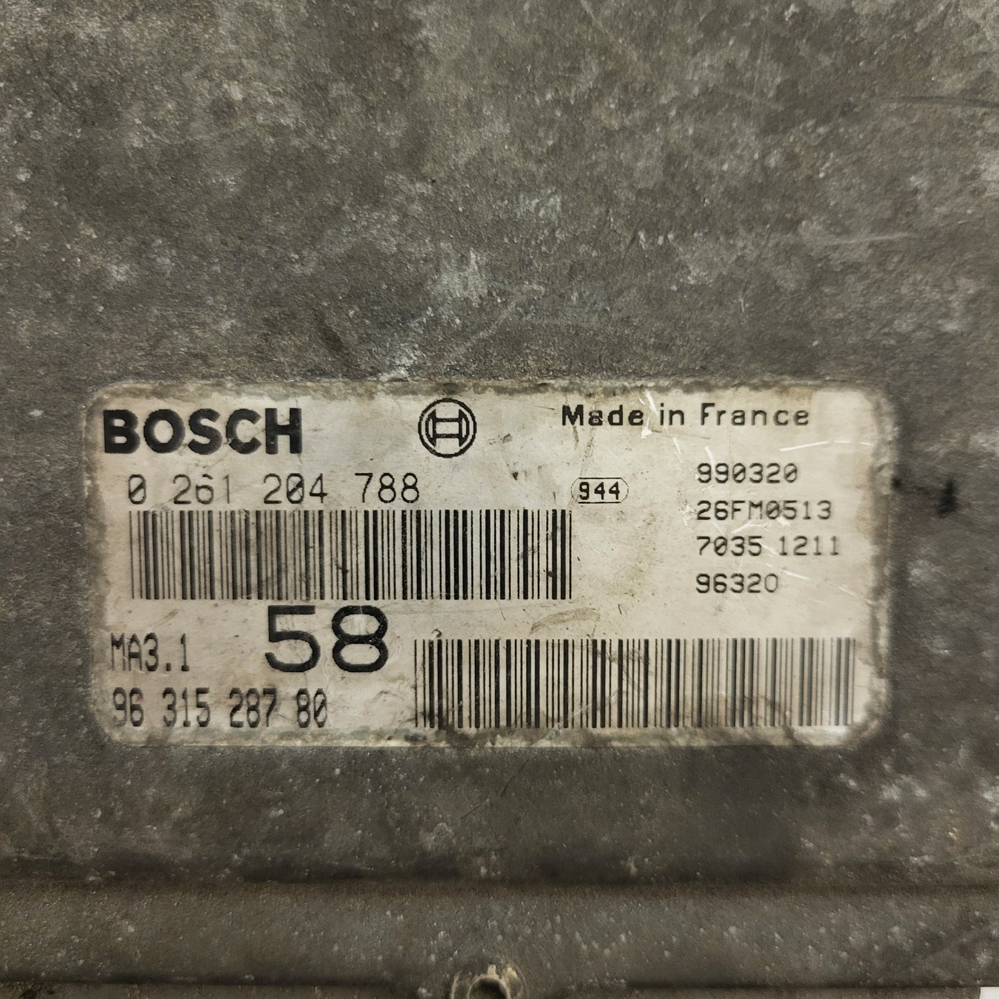 Peugeot Citroen ECU / 0261204788 / 9631528780 / MA3.1 / BOSCH