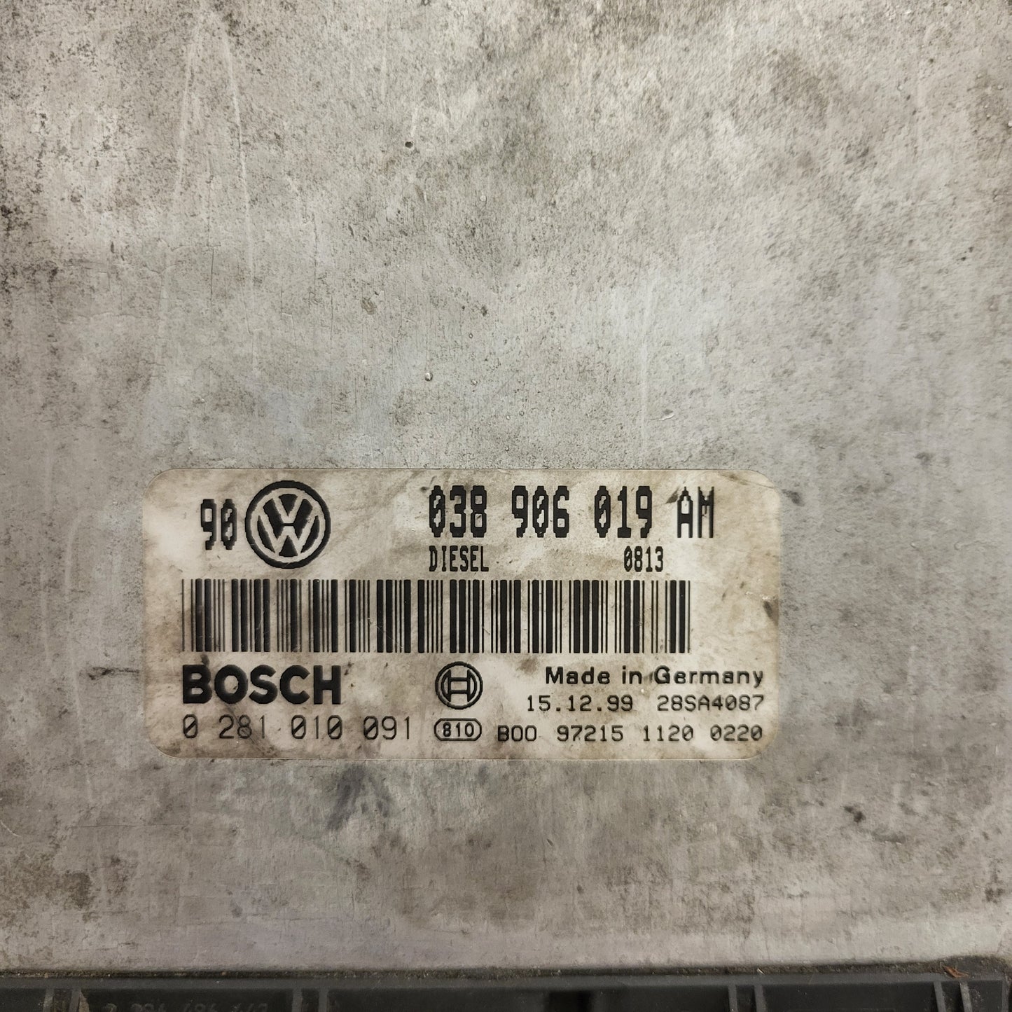 VW GOLF ECU / 038906019AM / 0281010091 / BOSCH