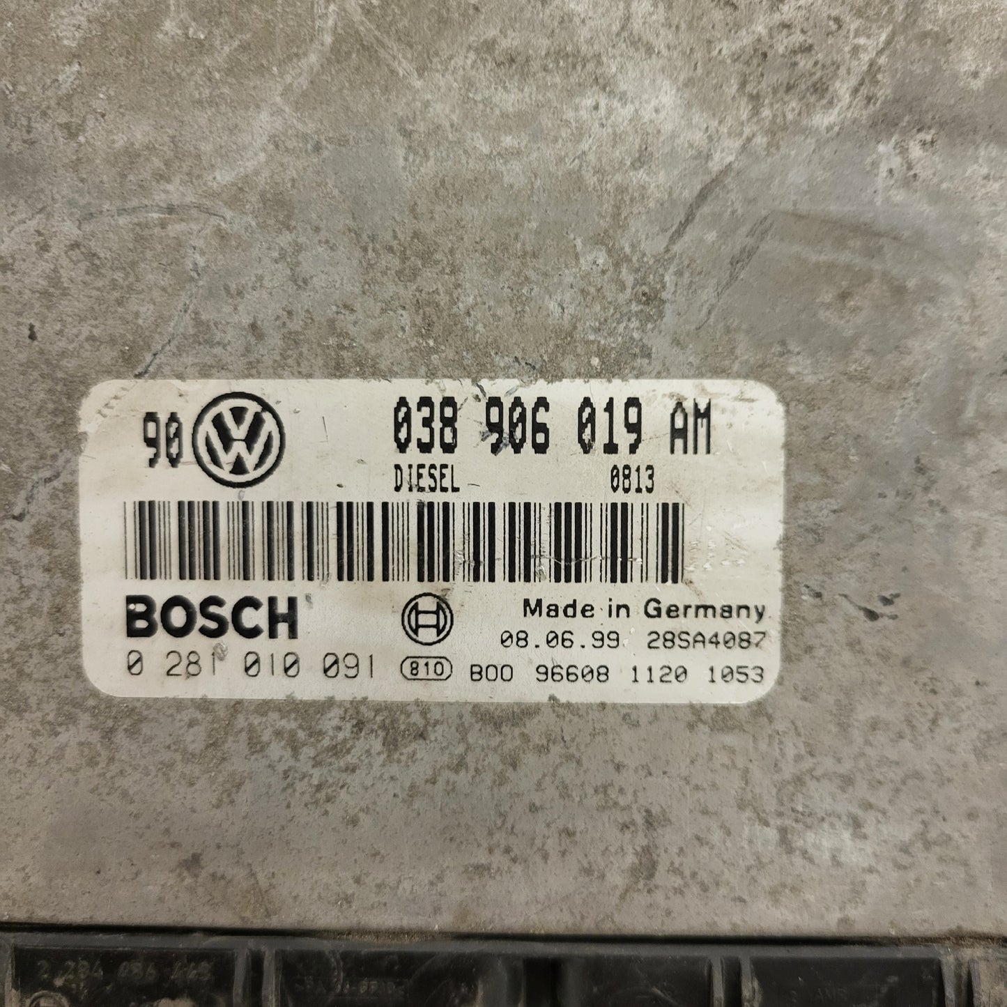 VW GOLF ECU / 038906019AM / 0281010091 / BOSCH