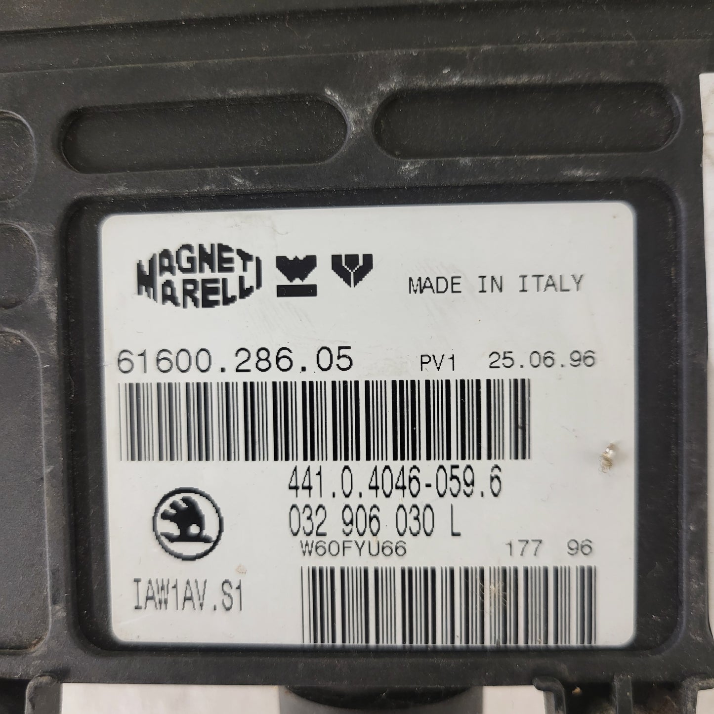 ŠKODA FELICIA ECU / 032906030L / IAW 1AV.S1 / 61600.286.05 / MAGNETI MARELLI