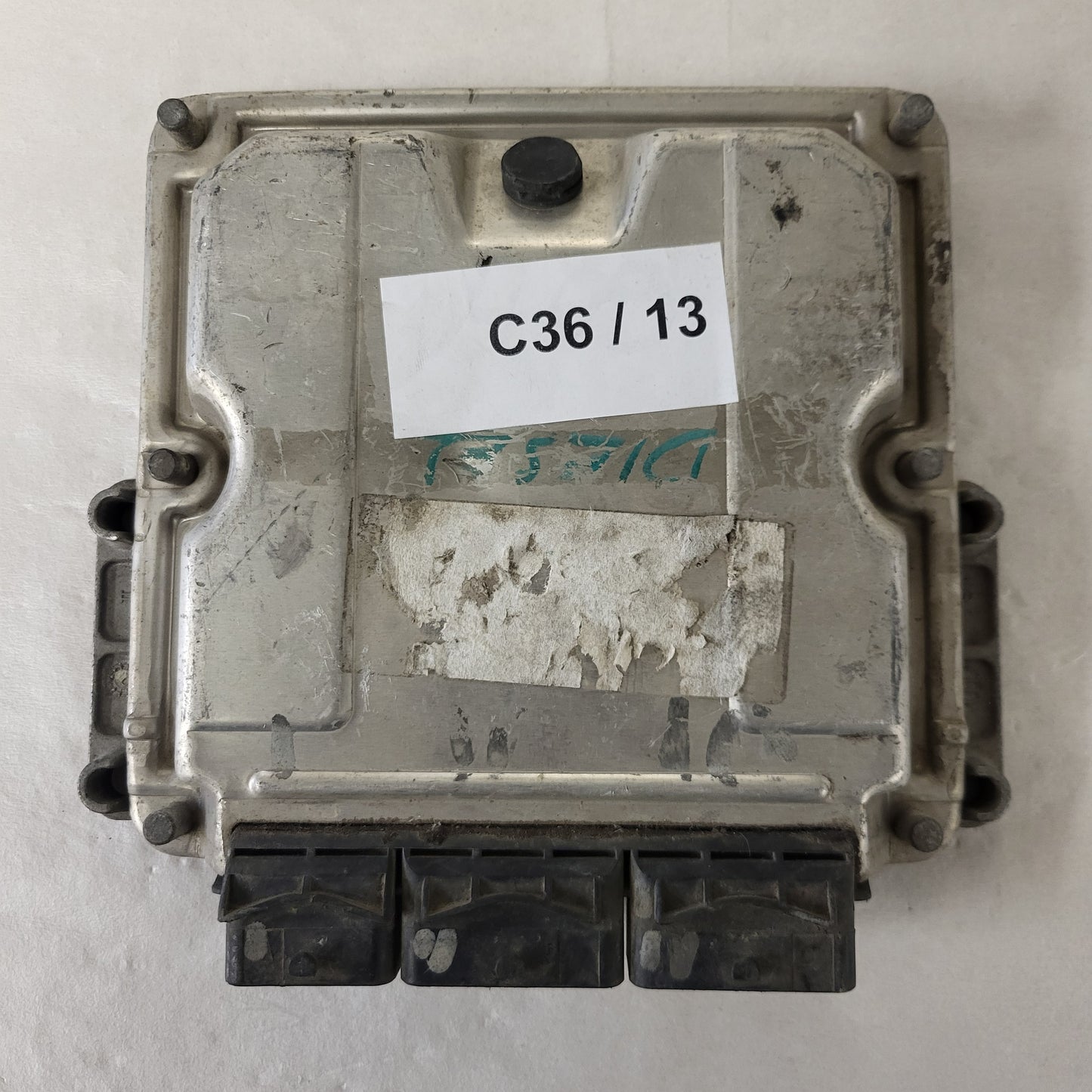 RENAULT ECU / 0281010979 / 8200039569 / 8200197966 / BOSCH