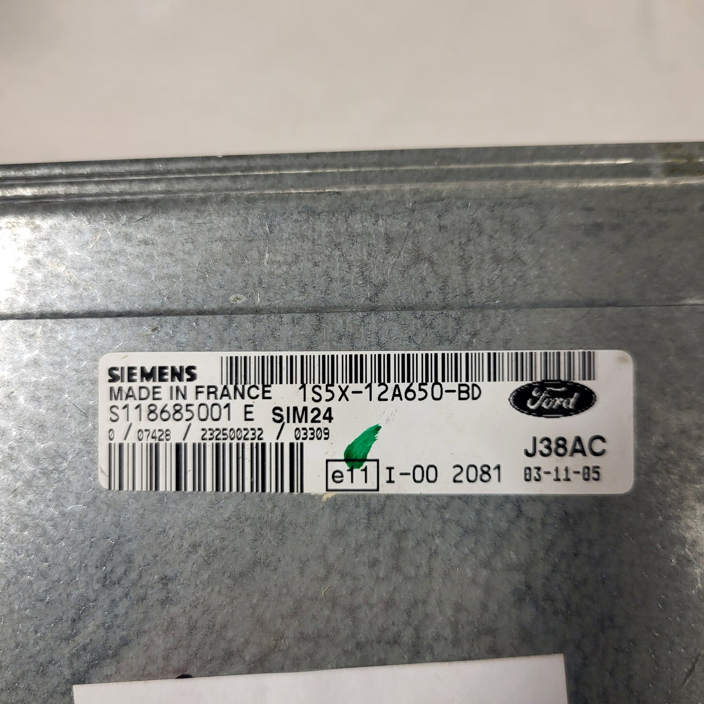 FORD FIESTA ECU / S118685001E / 1S5X-12A650-BD / SIM24 / SIEMENS