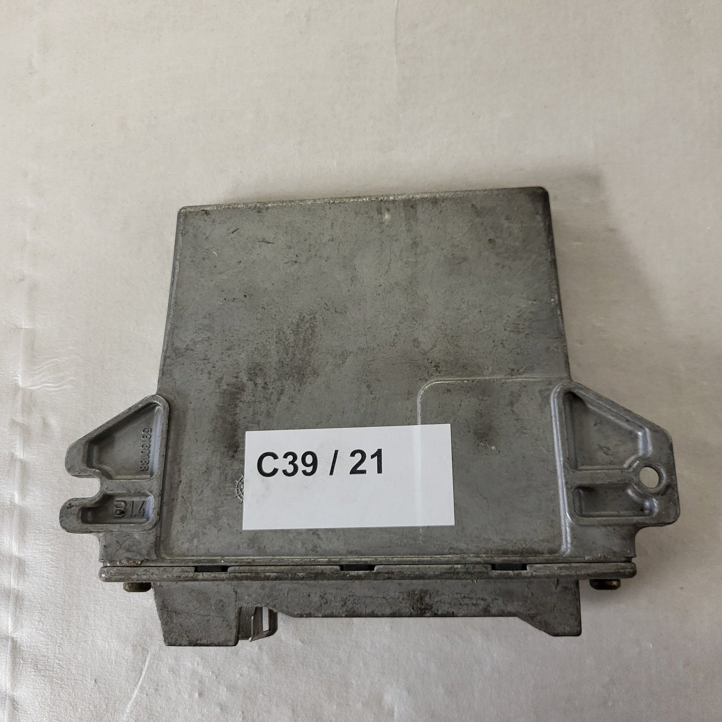 Renault ECU / HOM 7700104956 / 7700111206 / R04080012J / LUCAS