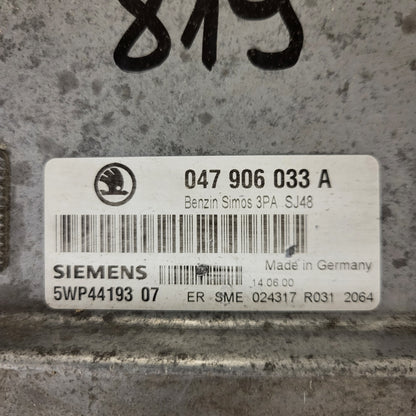 ŠKODA FABIA 1.4 ECU / 047906033A / 5WP44193 07 / SIEMENS