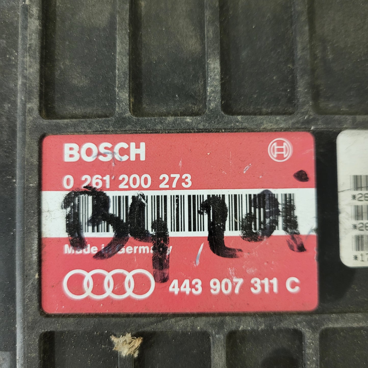 Audi 80 90 ECU / 0261200273 / 443907311C / BOSCH