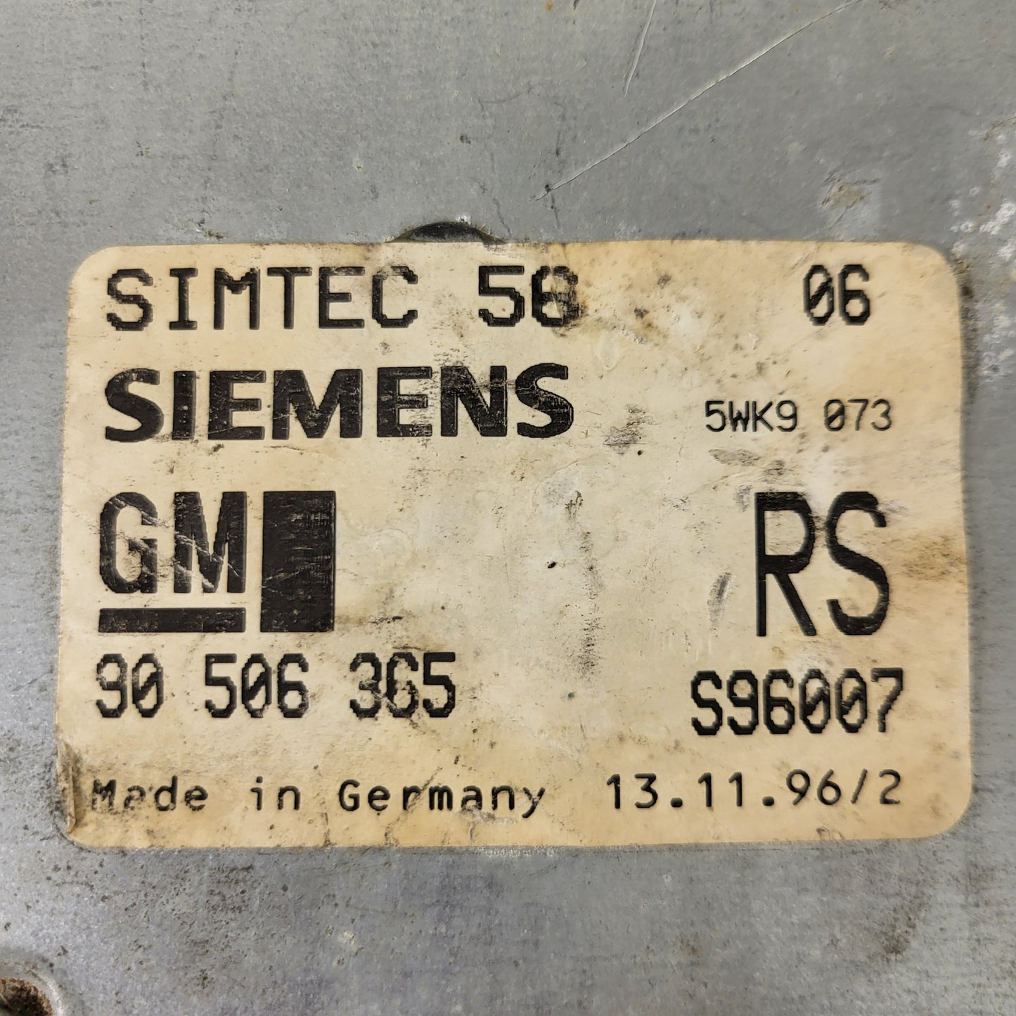 Opel Vectra B 1.8 ECU / 90506365 / 5WK9073 / S96007 / SIMTEC 56 / RS / SIEMENS