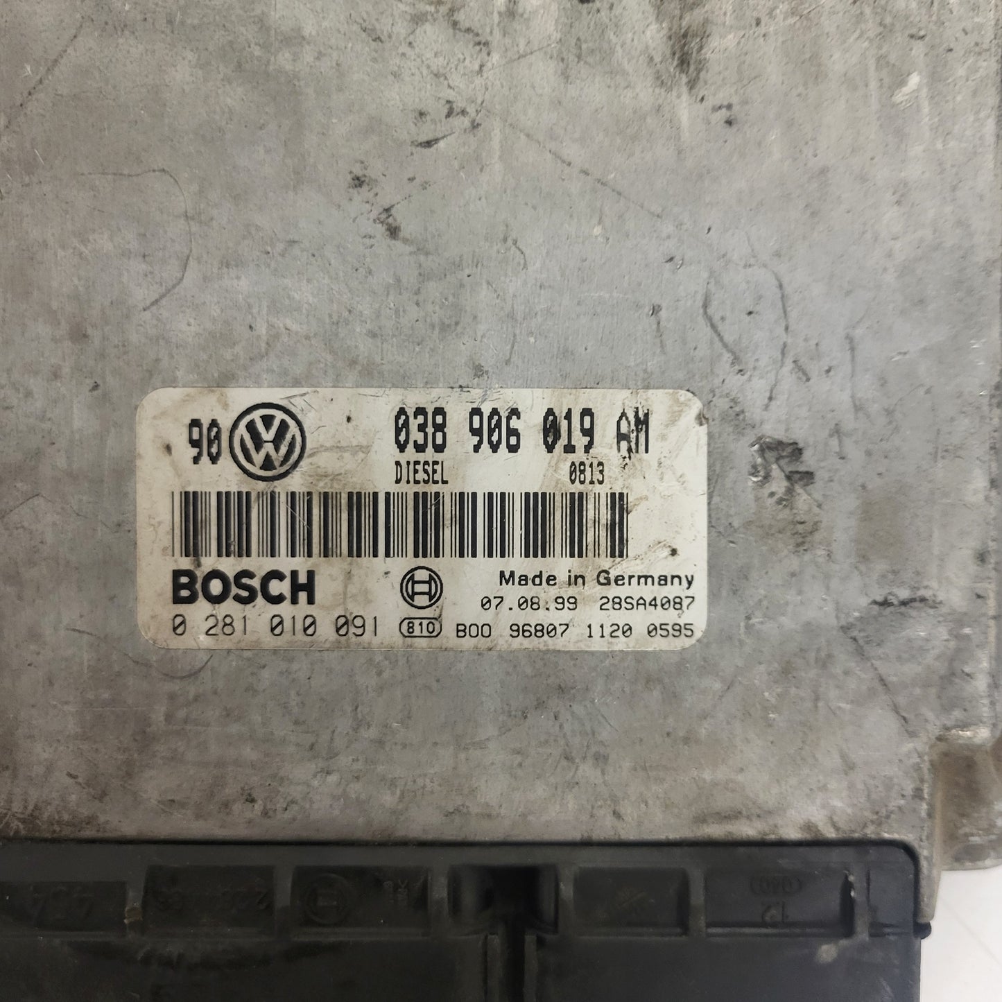 VW GOLF ECU / 038906019AM / 0281010091 / BOSCH