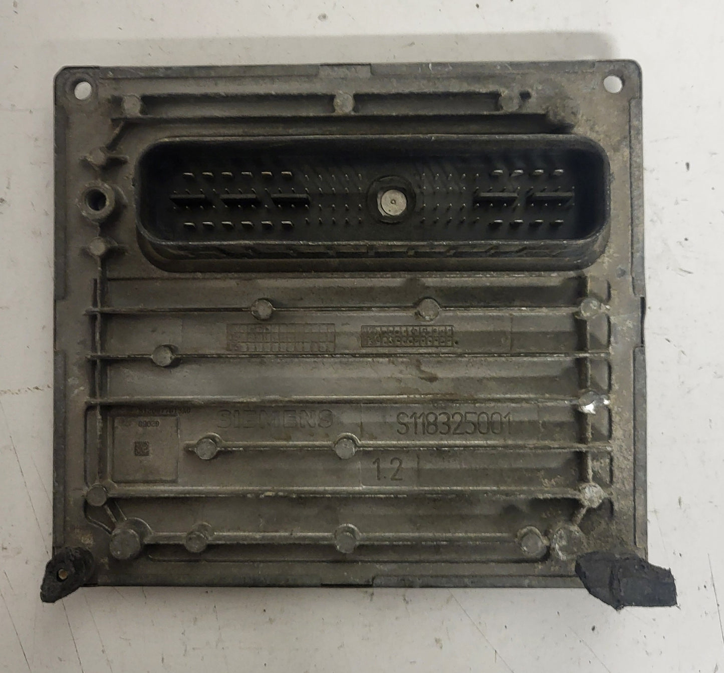FORD FIESTA ECU / 4S61-12A650-NB / S120977013 / S120977013C / SIM210 / 3BTB / SIEMENS