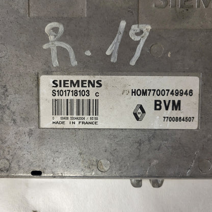Renault Clio ECU / S101718103C / HOM 7700749946 / 7700864507 / S101718103