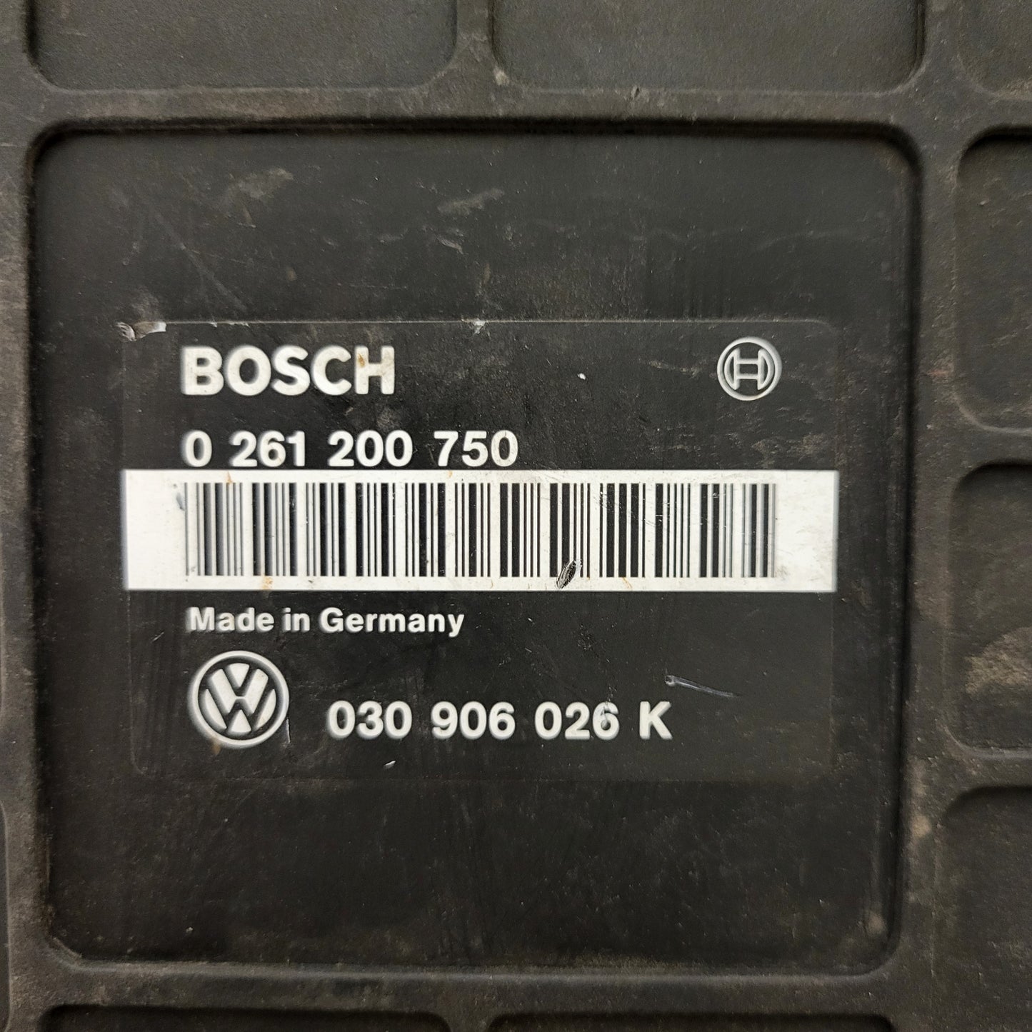 VW ECU / 0261200750 / 030906026K / BOSCH