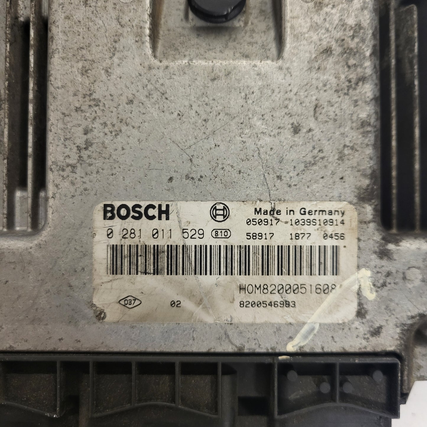 RENAULT TRAFIC 1.9 ECU / 0281011529 / HOM8200051608 / 8200546983 / BOSCH