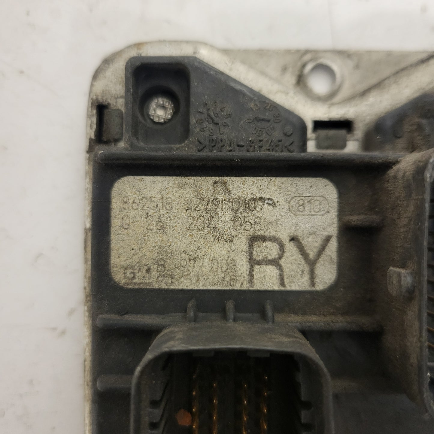 Opel Corsa 1.0 ECU / 0261204058 / 90532609 / RY / BOSCH
