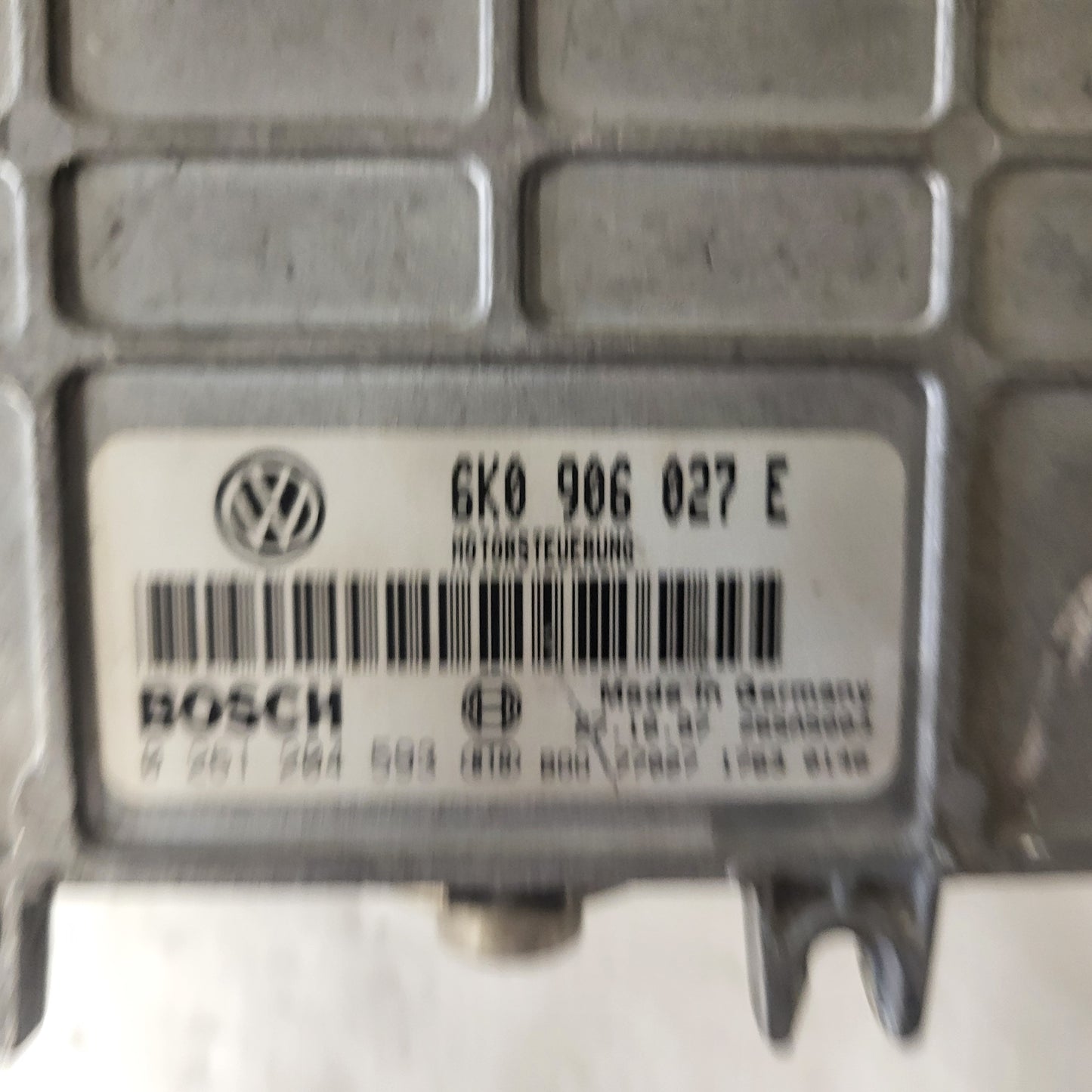 VOLKSWAGEN POLO 6N ECU / 0261204593 / 6K0906027E / BOSCH