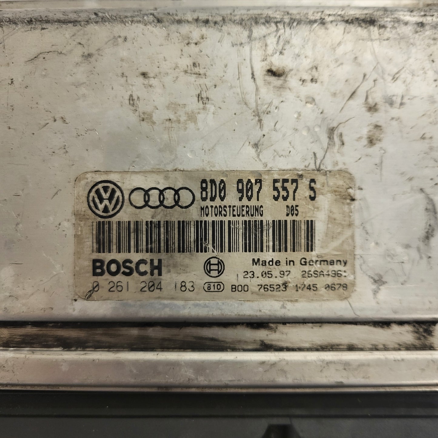 AUDI A4 1.8 ECU / 8D0907557S / 0261204183 / BOSCH