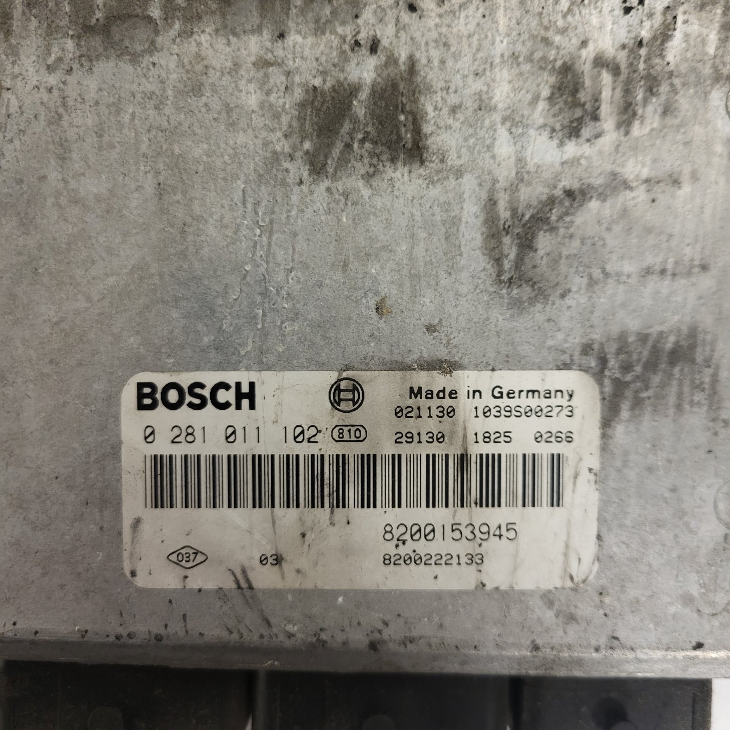 Renault ECU / 0281011102 / 8200153945 / 8200222133 / BOSCH