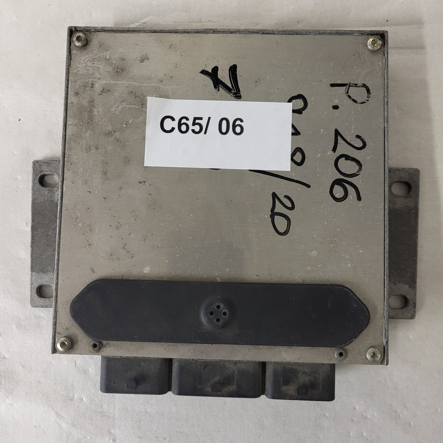 Peugeot 206 1.1 ECU / IAW 48P2.76 / SW 9648620880 / HW 9645989480