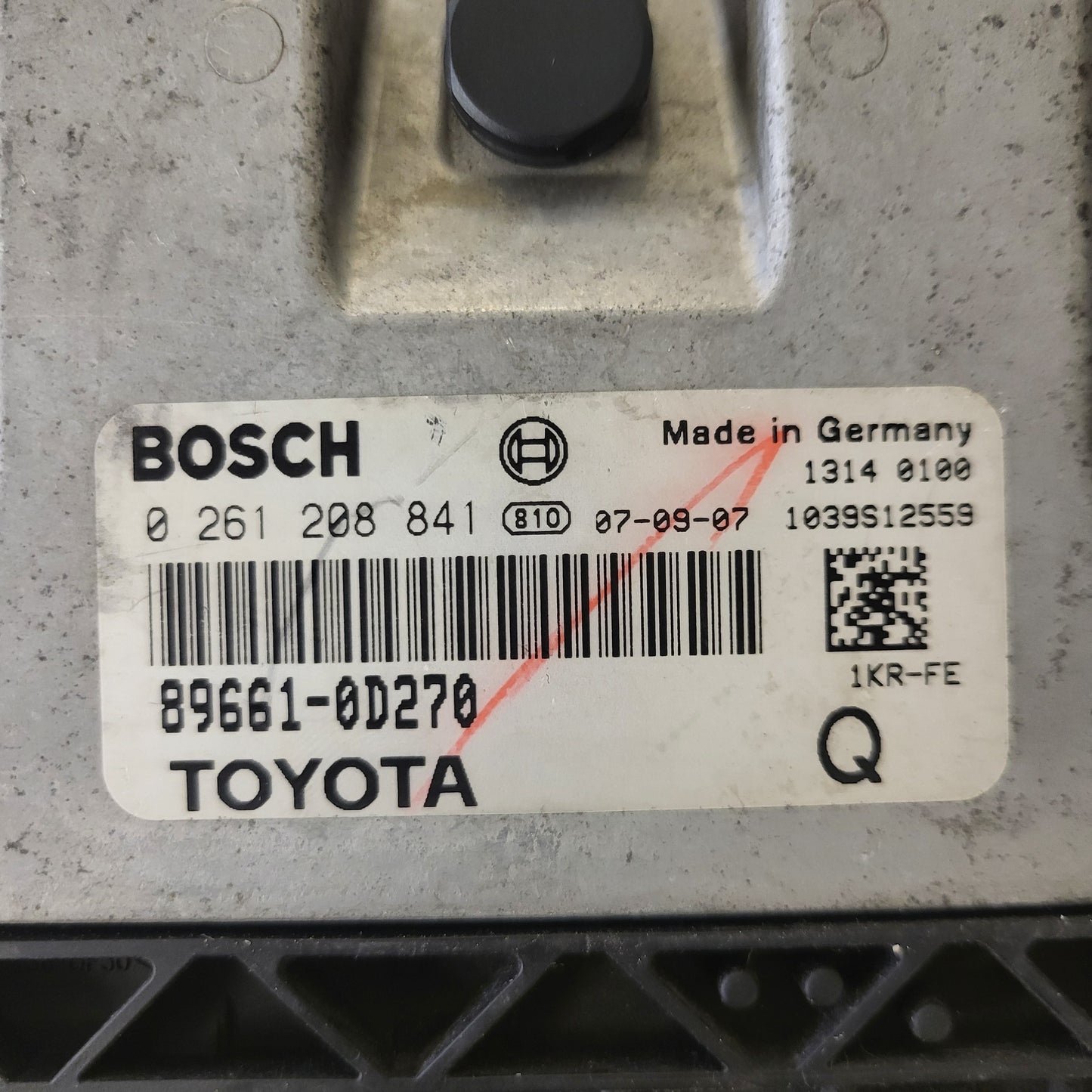 TOYOTA YARIS 1KR-FE ECU / 0261208841 / 89661-0D270 / BOSCH