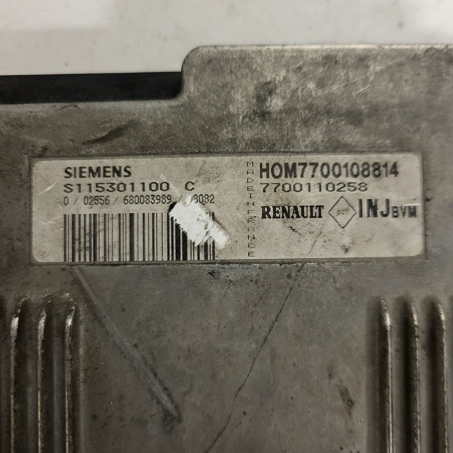 Renault ECU / S115301100C / HOM7700108814 / 7700110258 / S115301100 / SIEMENS