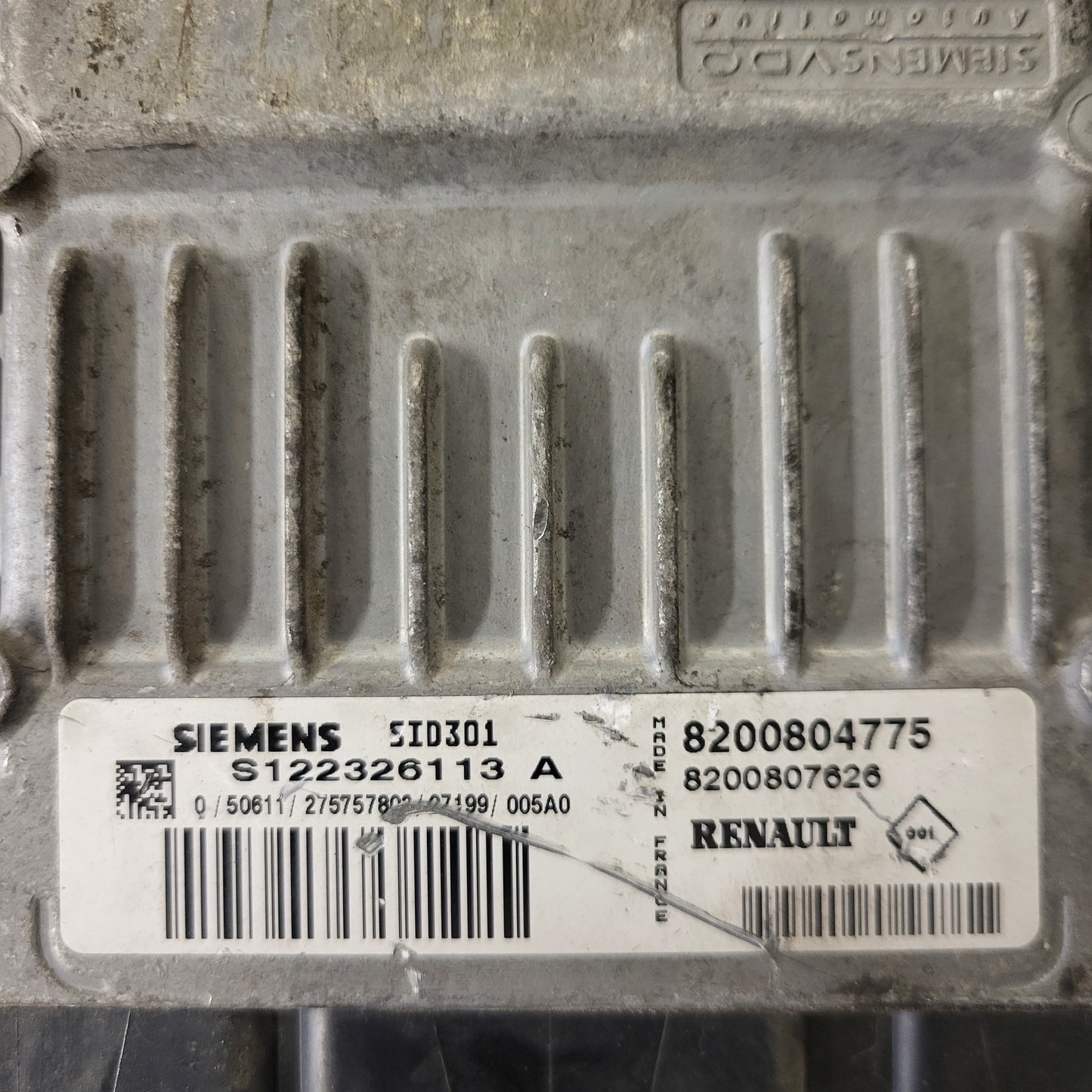 Renault Megane Scenic ECU / S122326113A / 8200804775 / 8200807626 / SID301 / SIEMENS