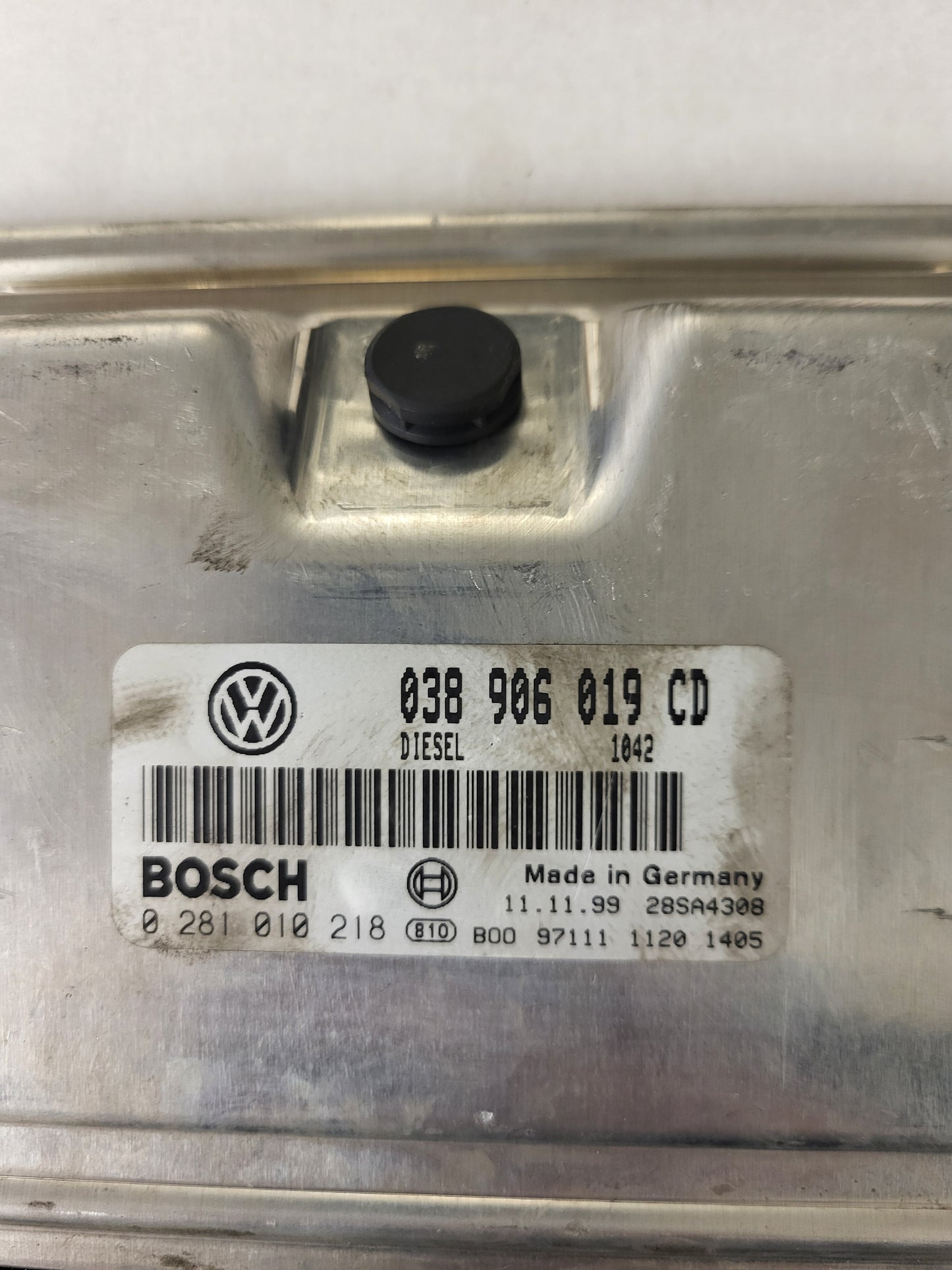 VW SKODA VAG ECU / 038906019CD / 0281010218 / 038906019 / BOSCH