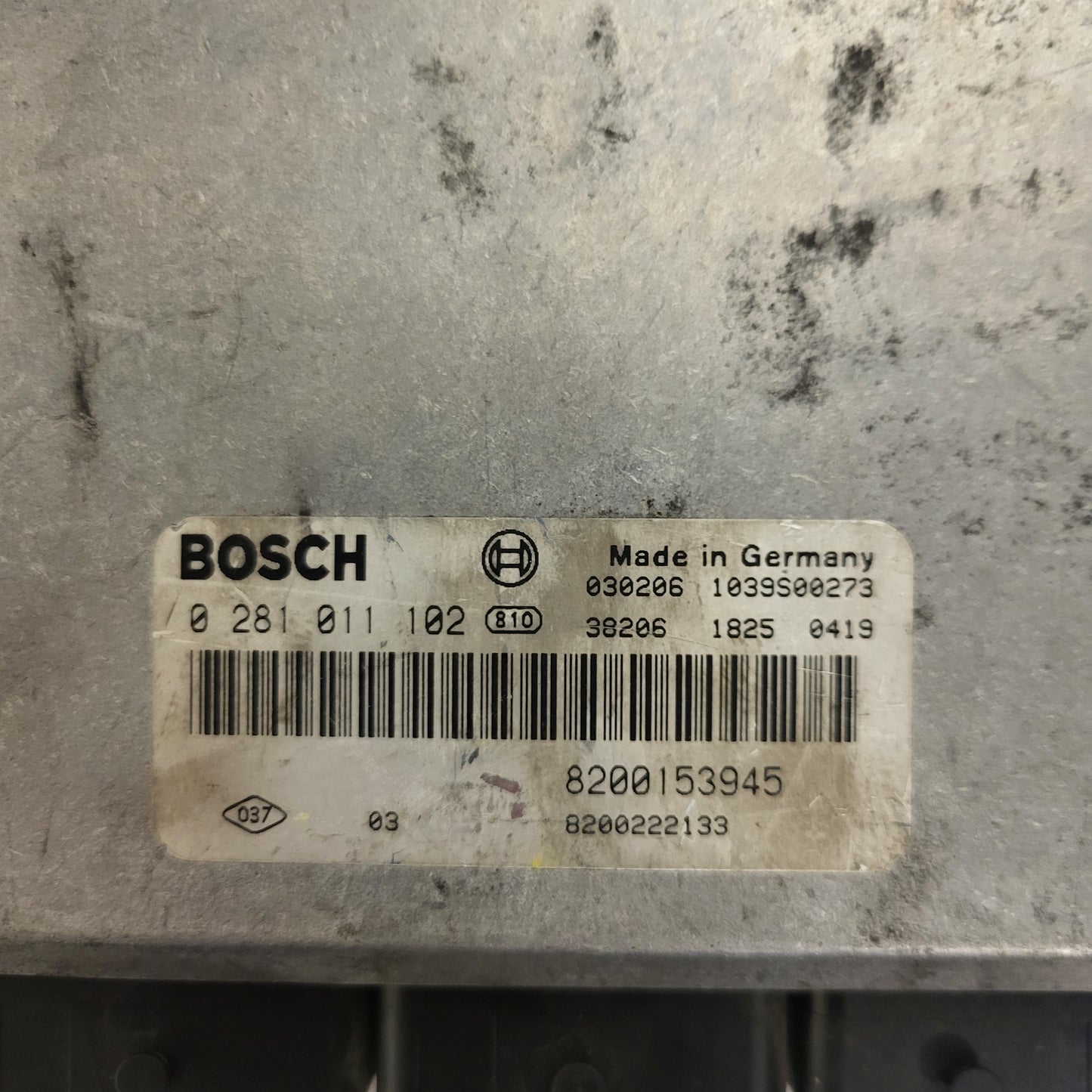 Renault ECU / 0281011102 / 8200153945 / 8200222133 / BOSCH