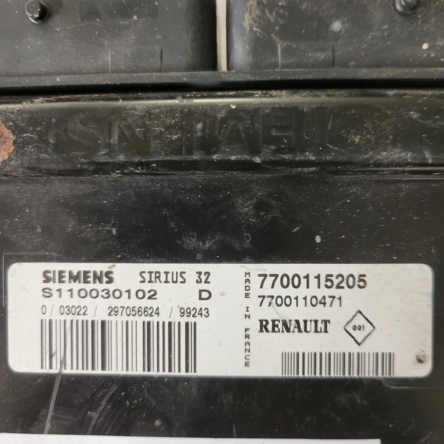 RENAULT ECU / S110030102D / 7700115205 / 7700110471 / SIRIUS 32 / SIEMENS