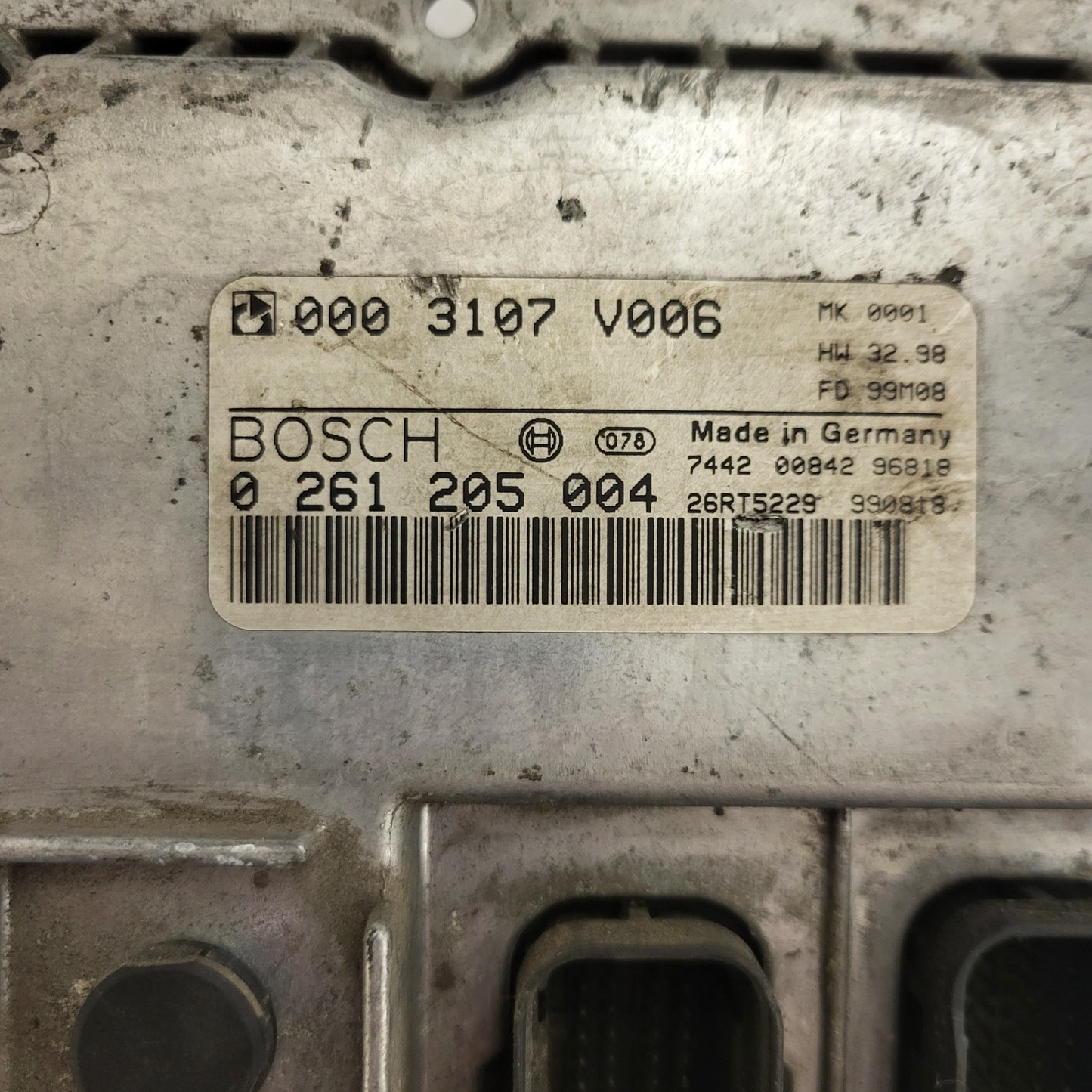 SMART FORTWO ECU / 0261205004 / 0003107V006 / HW 32.98 / BOSCH