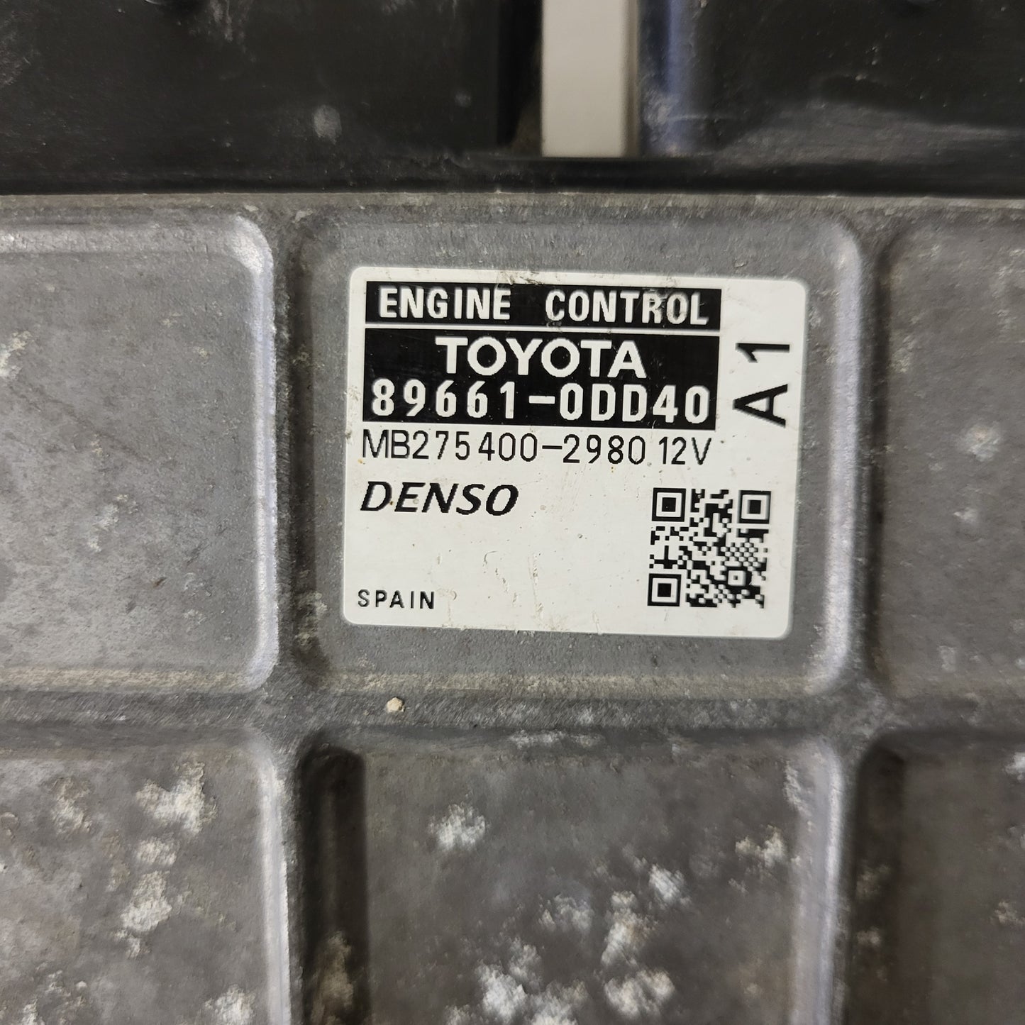 TOYOTA YARIS ECU / 89661-0DD40 / MB275400-2980 / DENSO