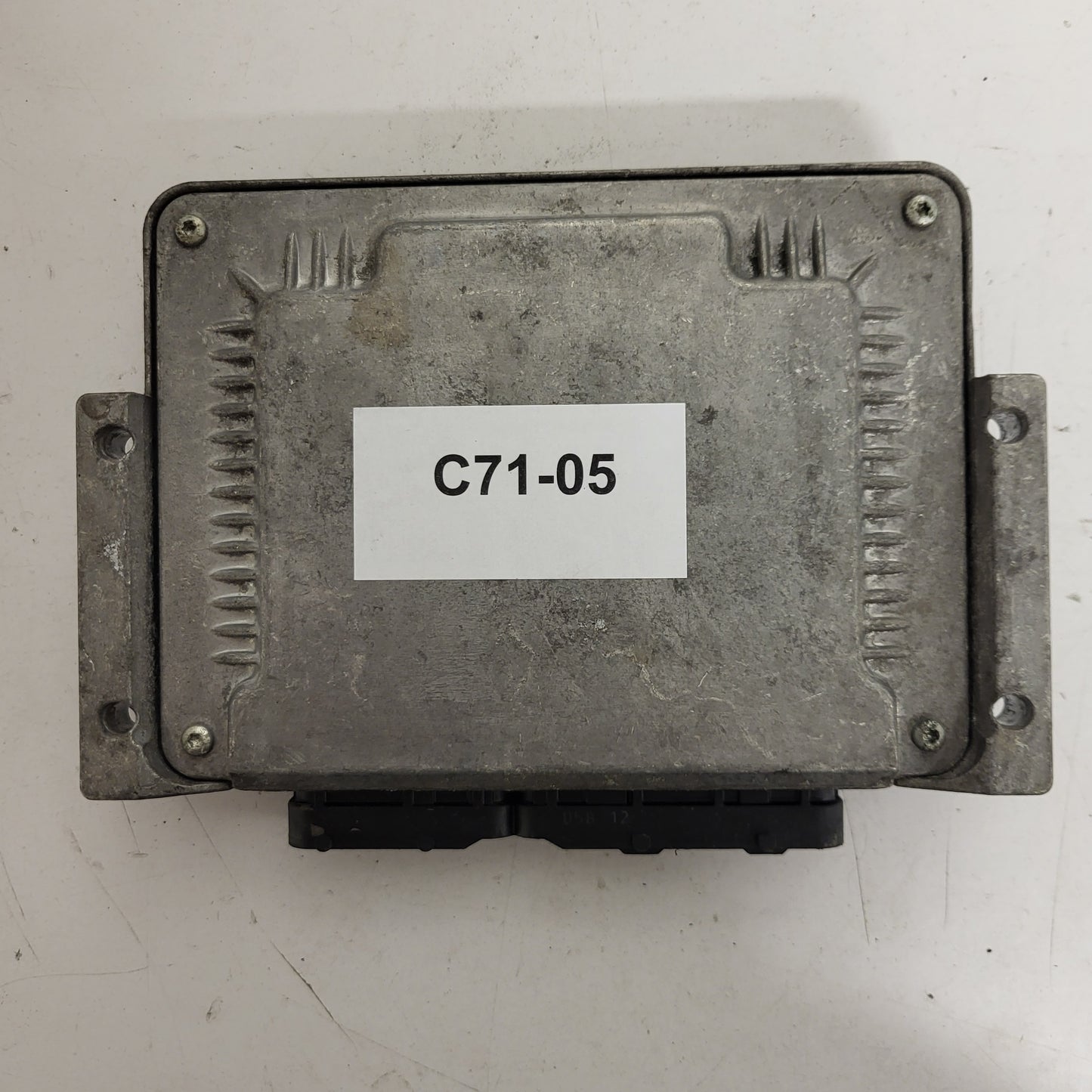 ALFA 147 1.9 ECU / 0281011488 / 55189421 / BOSCH