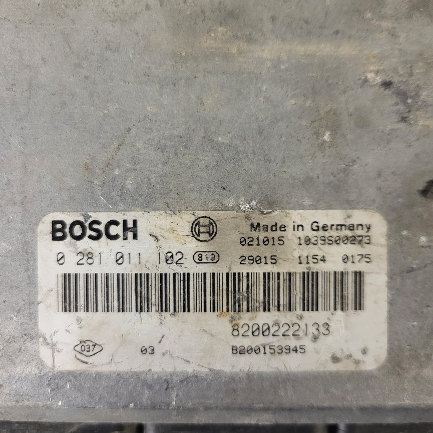 Renault ECU / 0281011102 / 8200153945 / 8200222133 / BOSCH