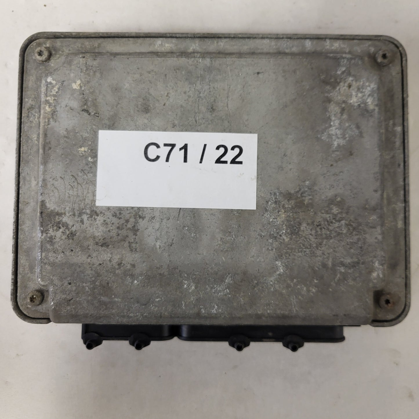 VW GOLF ECU / 0281001759 / 038906013 / BOSCH