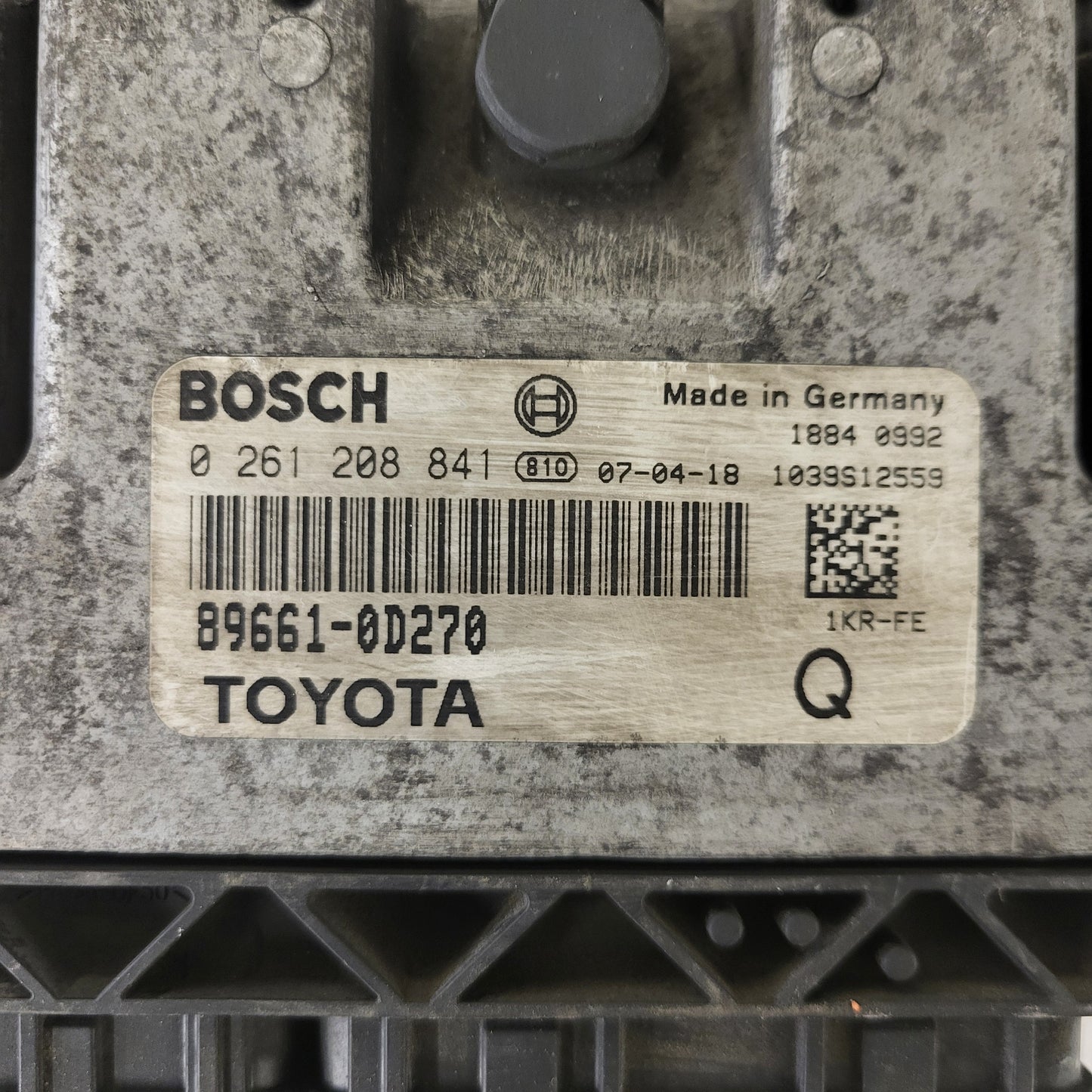 TOYOTA YARIS 1KR-FE ECU / 0261208841 / 89661-0D270 / BOSCH