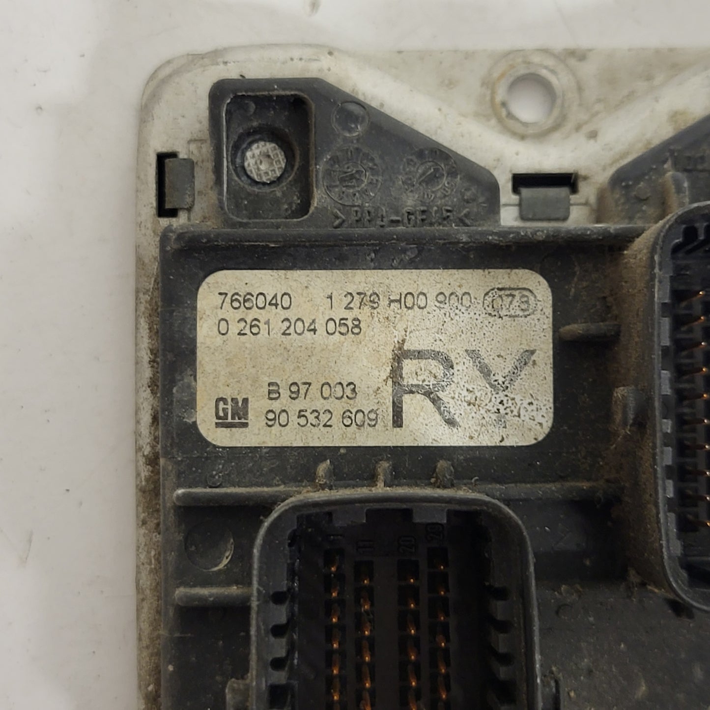 Opel Corsa 1.0 ECU / 0261204058 / 90532609 / RY / BOSCH