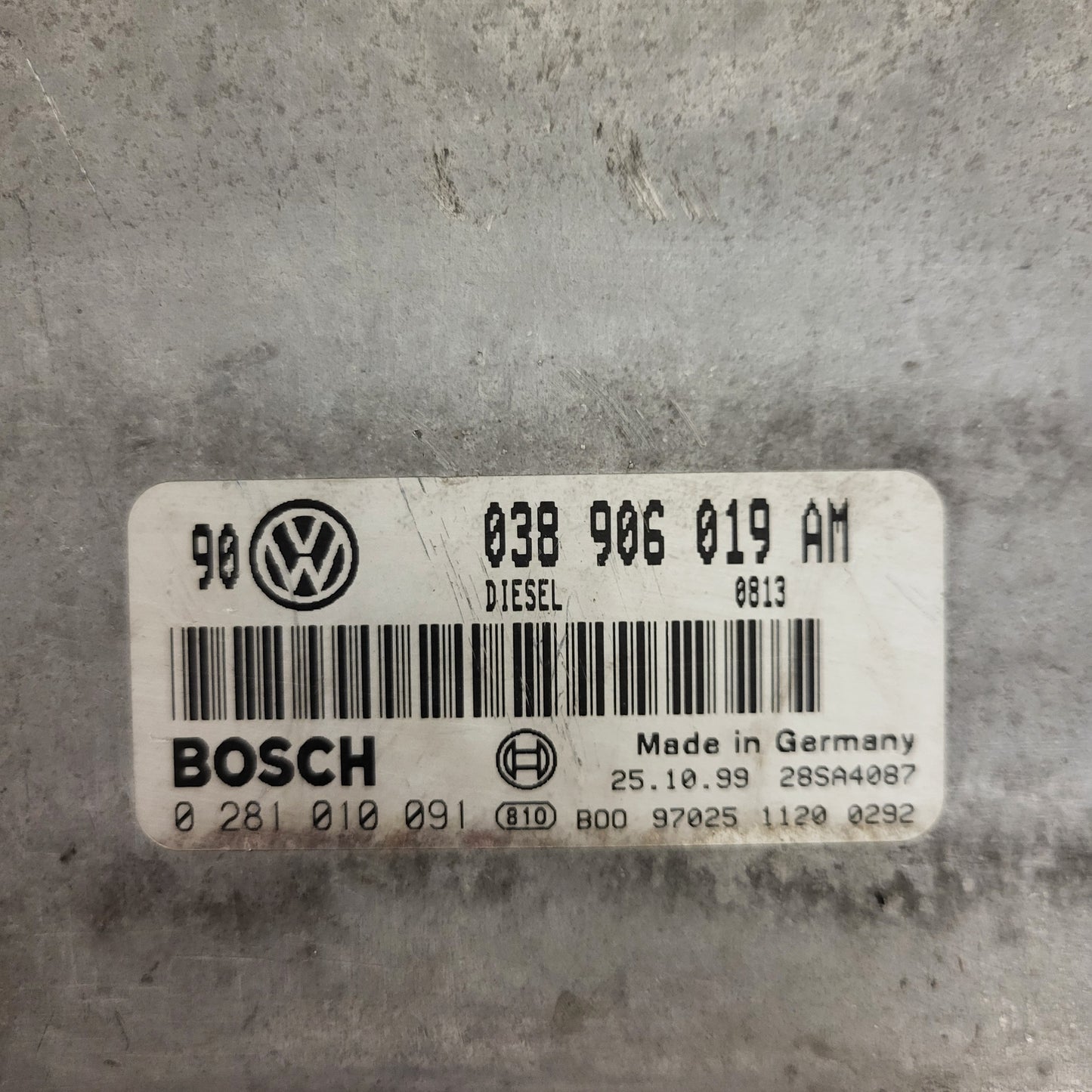 VW GOLF ECU / 038906019AM / 0281010091 / BOSCH