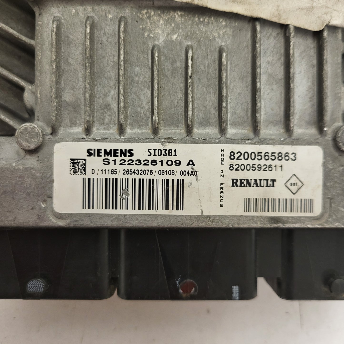 RENAULT MEGANE SCENIC ECU / S122326109A / 8200565863 / 8200592611 SID301 SIEMENS