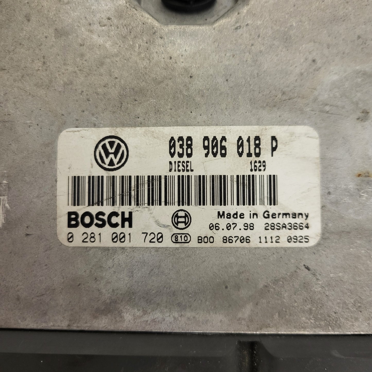 VW PASSAT B5 ECU / 038906018P / 0281001720 / BOSCH