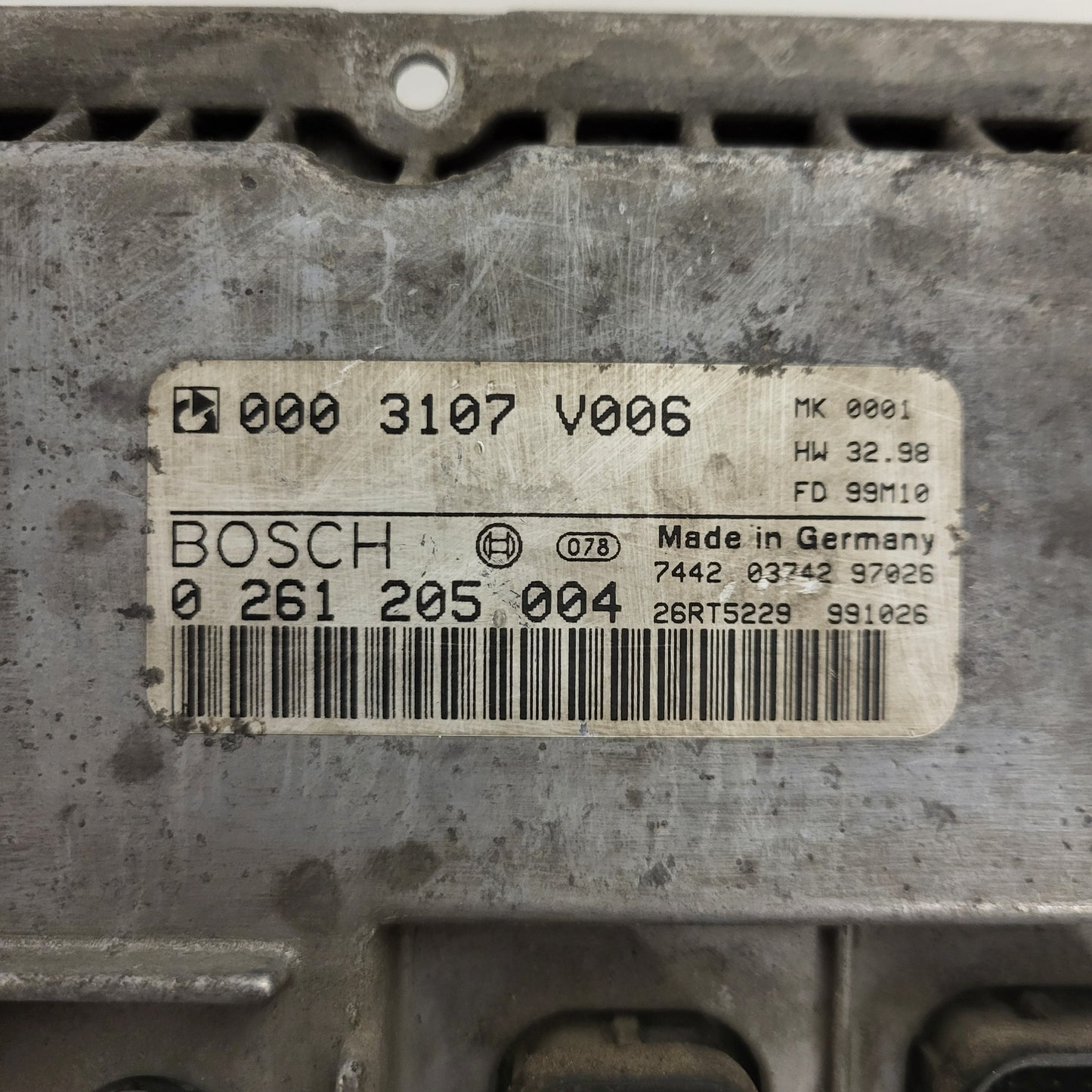 SMART FORTWO ECU / 0261205004 / 0003107V006 / HW 32.98 / BOSCH