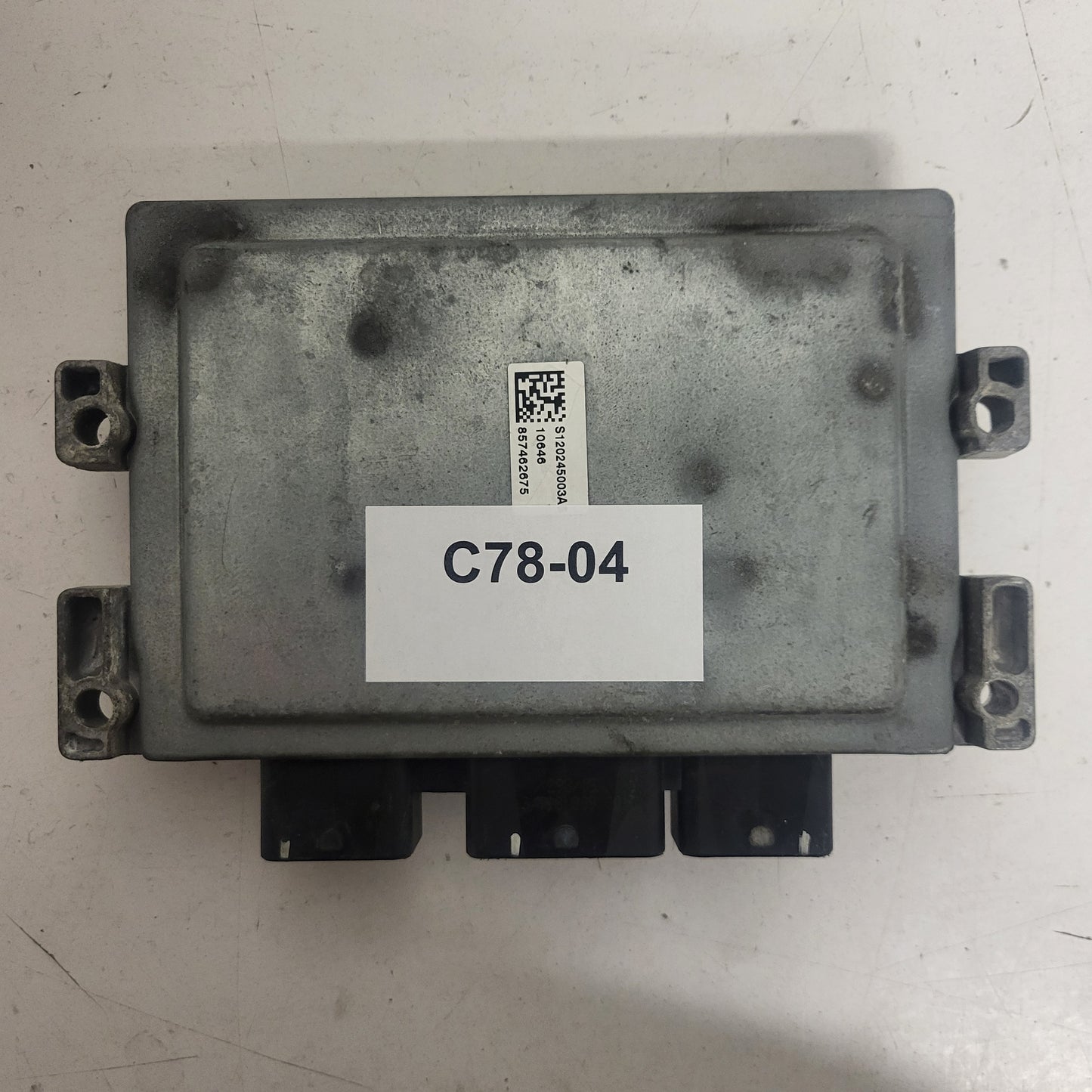 RENAULT ECU / S120201109A / SIM32 / 8200473744 / 8200400246 / SIEMENS
