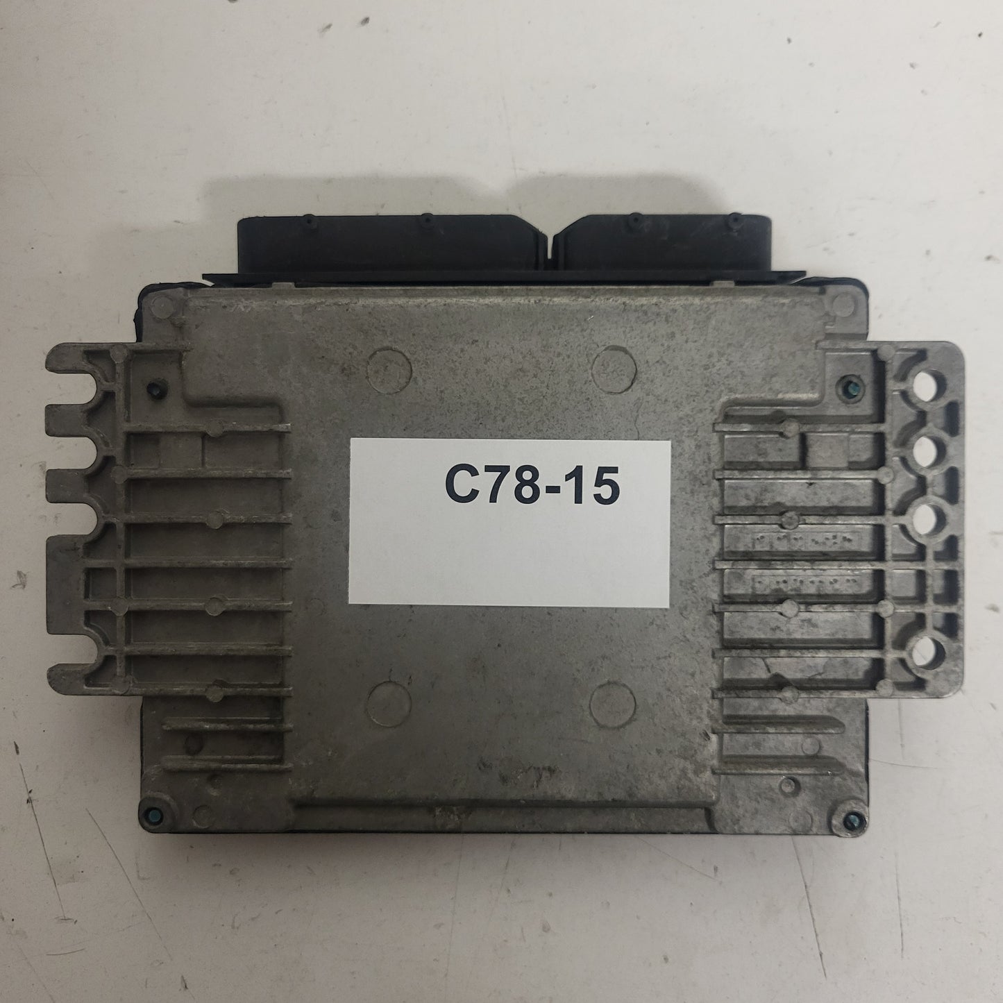 NISSAN MICRA ECU / MEC37-320 / YC / HITACHI