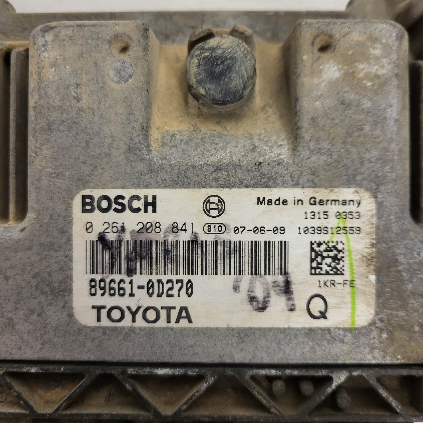 TOYOTA YARIS 1KR-FE ECU / 0261208841 / 89661-0D270 / BOSCH