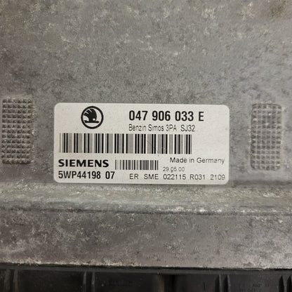 SKODA FABIA ECU / 047906033E / 5WP44198 07 / 3PA / SIEMENS