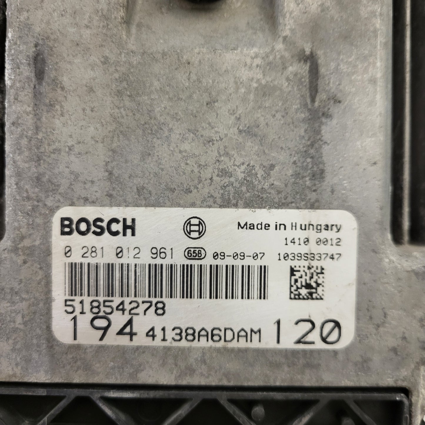 Fiat Croma 1.9 JTD ECU / 0281012961 / 51854278 / BOSCH